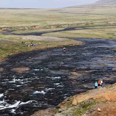300m weiter eine sichere Furt mit vielen Steien und Inseln